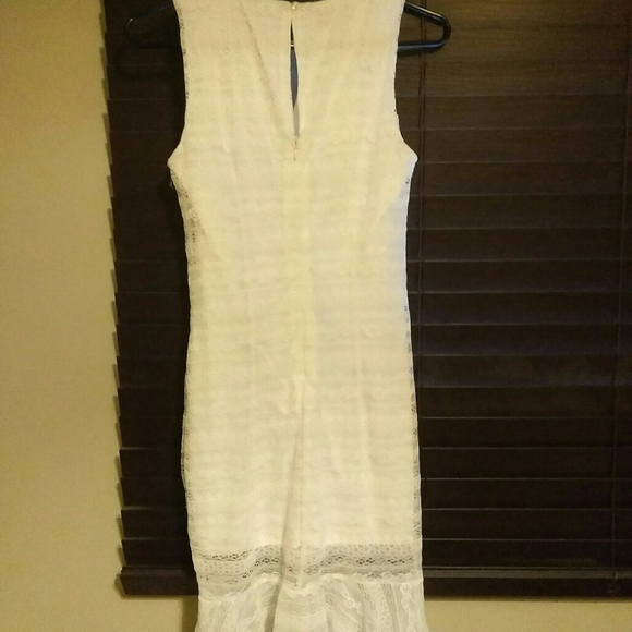 Bebe dress, white lace with flowers. - Picture 3 of 3